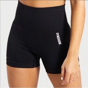Black energy seamless shorts